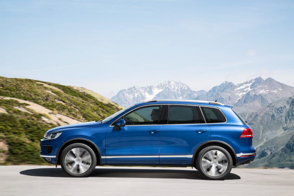 Med uppdaterad design, utökad standardutrustning och ny avancerad teknik gör nya Touareg debut på den svenska marknaden. 