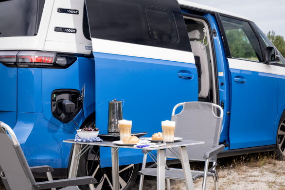 Med Vehicle-to-Load så har man ström för att exempelvis laga mat, koka kaffe eller ladda sin elcykel. Adaptern ingår.