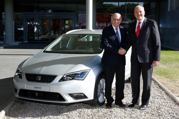 Från höger: Jorge Fernández Díaz, Spaniens inrikesminister, och Jürgen Stackmann, styrelseordförande på SEAT.