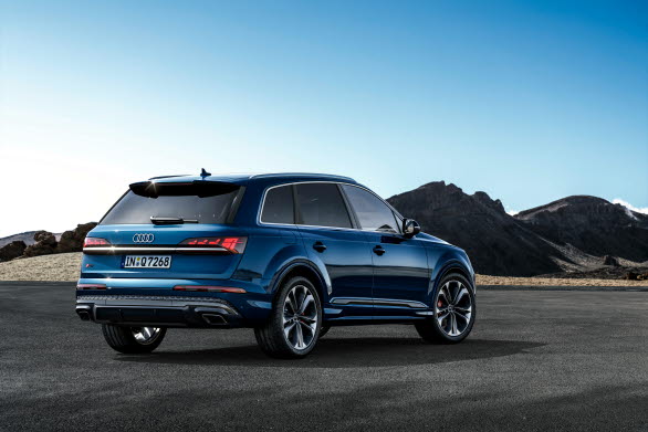 Ascariblå Audi Q7