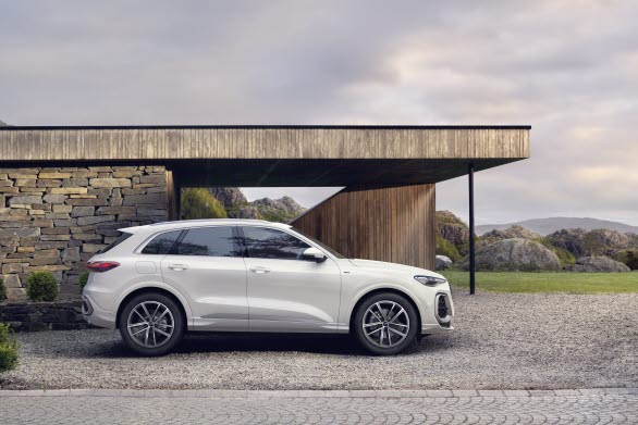 Nya Audi Q5 SUV e-hybrid quattro