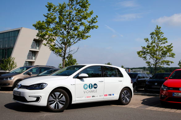 ”V-Charge” visar vägen för hur den automatiska parkeringen kommer att se ut.