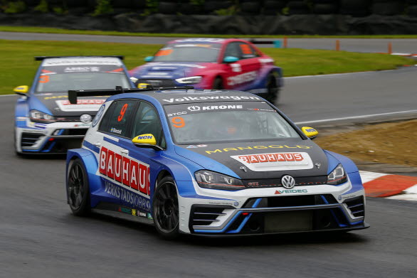 Årets stora överraskning i STCC är Volkswagen Dealer Teams Fredrik Blomstedt.