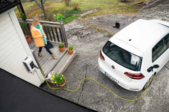 En kostnadsfri laddbox inklusive installation till ett kundvärde av cirka 17 000 kronor – det var startskottet i juli för Volkswagens satsning på att elektrifiera Sverige och få ut fler laddbara bilar på våra vägar.