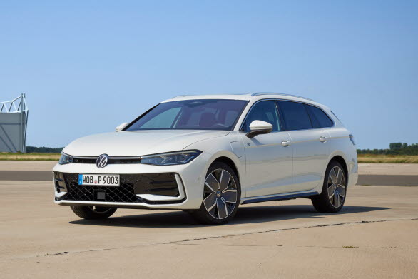 Nya Volkswagen Passat Sportscombi eHybrid.