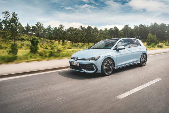 Golf Hybrid erbjuds i två effektnivåer: 136 hk och 170 hk.