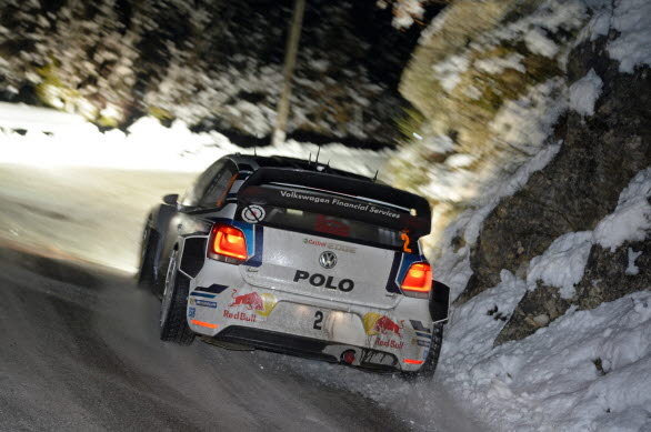 Jari-Matti Latvala är liksom de övriga förarna beroende av rapporter från isspionerna.