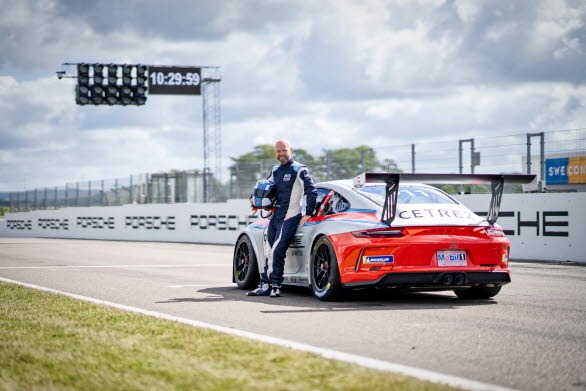 – Det här kommer att bli kul! Porsche Carrera Cup Scandinavia har utvecklats starkt de senaste fem åren, säger Jan Magnussen. Drivecenter Arena är en snabb och teknisk bana som blir en spännande utmaning. Jag ser fram emot två intensiva race i ett starkt startfält under midnattssolens sken.