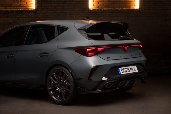 CUPRA Leon går att beställa med CUSTOM CUPRA by ABT från och med juli.