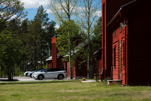 Åtta familjer bor i bostadsföreningen Stenberg. Åtta ID.4 GTX ingår i projektet.