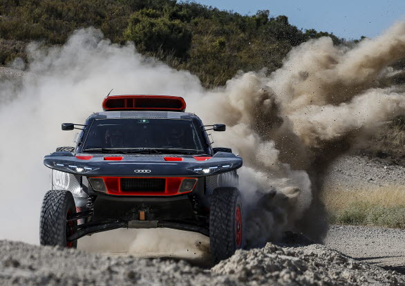 Nya Audi RS Q e-tron E2 testar inför Dakarrallyt 2023