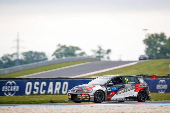 Johan Kristoffersson kämpade till sig en poäng i det andra racet på Slovakiaring.