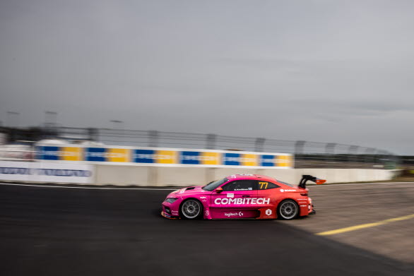 Emma Kimiläinen i SEAT LEON STCC