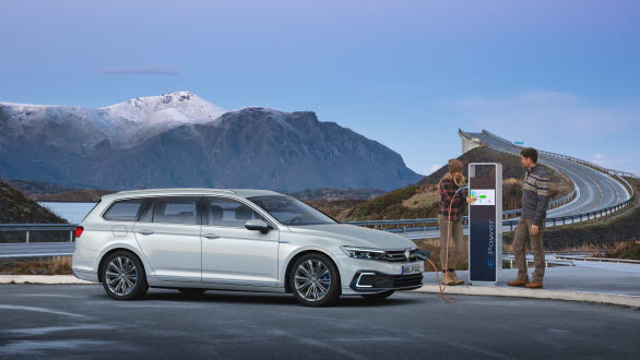 Räckvidden på eldrift för nya Passat GTE har förlängts till upp till cirka 55 km enligt WLTP-körcykeln (ca 70 km enligt NEDC).