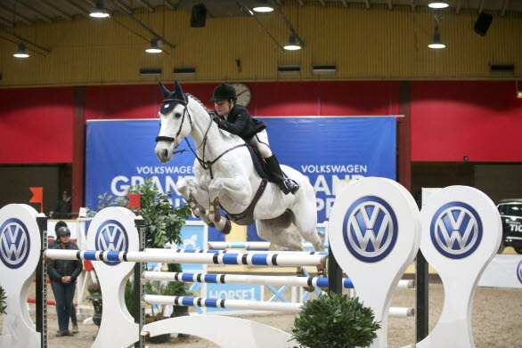 Helena Persson med Bonzai H vann 2014 års final i Volkswagen Grand Prix på Flyinge. (Foto: Roland Thunholm)