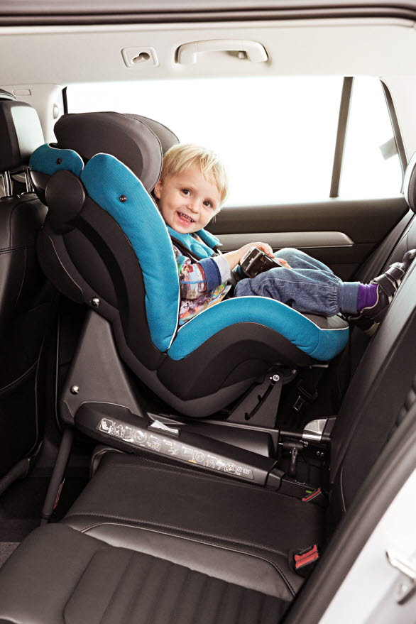 Nya Passat blir den första bilmodellen på marknaden som lanseras med det nya bilbarnstolsreglementet i-Size. Alla Volkswagens återförsäljare i Sverige erbjuder i-Size-godkända bilbarnstolar från BeSafe.  