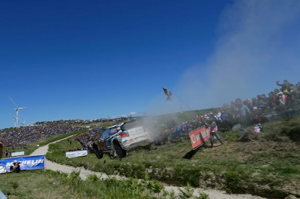 Fjolårsvinnaren Jari-Matti Latvala flyger på spektakulära "Fafe."