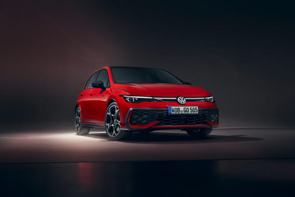Nya Golf har fått en uppdaterad frontdesign och nydesignade LED-strålkastare.