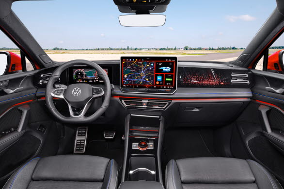 Ny interiör med tydligt strukturerat och intuitivt användande av Digital Cockpit, infotainmentskärm, Head up-Display och körprofilsväljare.