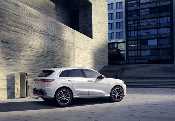 Nya Audi Q5 SUV e-hybrid quattro