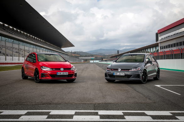 Klassiska GTI-lacken Tornado Red och den nya lacken Pure Grey.