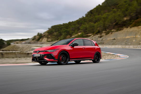 Nya Golf GTI EDITION 50 är den snabbaste och mest kraftfulla serietillverkade GTI:n hittills.