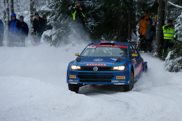 Det blev SM-guld i rally för i dessa sammanhang oerfarne Johan Kristoffersson, som tog hem SM-sprinten i Sundsvall.