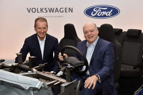 Volkswagen AG:s VD Herbert Diess och Ford Motor Company's VD Jim Hackett