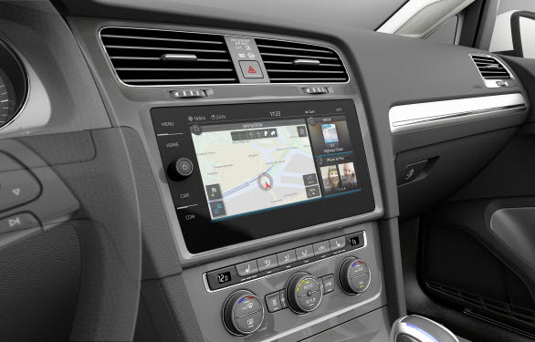 Med innovativa e-Golf Touch presenterar Volkswagen också nästa generation av infotainment för serietillverkning. Systemet förenar två olika världar − smartphones och bilar − och omfattar ett nytt koncept för bildskärm och kontrollfunktioner med bland annat geststyrning och större pekskärmar.