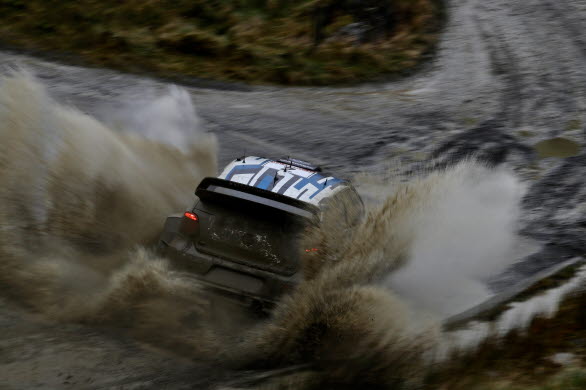 Även om det inte regnade lika mycket som vanligt var det blött konstaterar Jari-Matti Latvala.