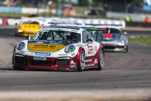 Oscar Palm lockades av Carrera Cup 2015.