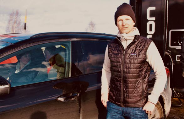 – Det är ett jättebra initiativ, och en strategiskt bra plats för fjällresenärer. Vi stannade och laddade både på vägen upp och ned, säger Ted Wallin från Sigtuna som tillbringade sportlovet i Vemdalen tillsammans med sin familj.