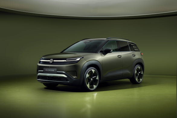 ID. Cross kommer att erbjudas i tre utrustningsversioner: Trend, Life och Style. På bilden syns en Style i lacken Nori Green Metallic.