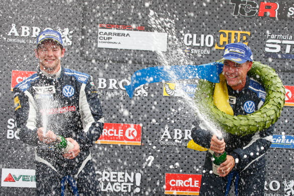 I andra STCC-racet blev det en fin dubbel för Volkswagen Dealer Team genom ettan Fredrik Ekblom och tvåan Fredrik Blomstedt.