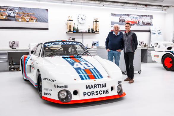 I fem avsnitt av serien ”Porsche Heritage Moments” fördjupar sig Timo Bernhard och Norbert Singer för första gången i 935:ans historia och dess olika utvecklingssteg i detalj.