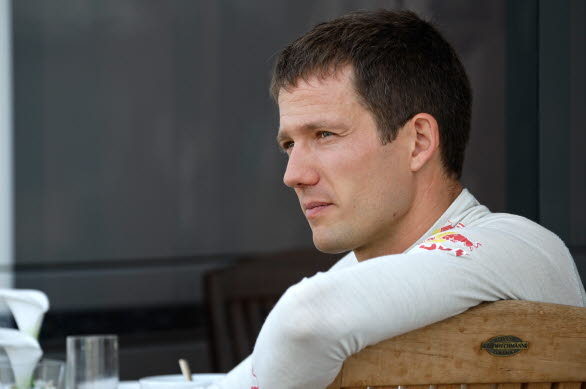 Sébasstien Ogier upprepade segern från förra året och utökade ledningen i VM.