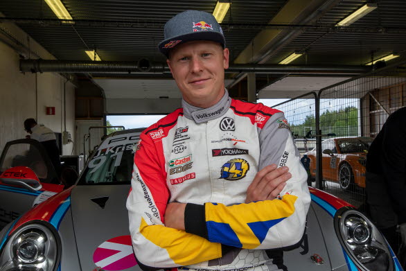 Porsche Carrera Cup Scandinavia får celebert tillskott i startfältet under deltävlingarna på Drivecenter Arena i Fällfors. Johan Kristoffersson, dubbel världsmästare i rallycross, meddelar att han gör ett inhopp som gästförare i Skandinaviens ledande racingmästerskap.