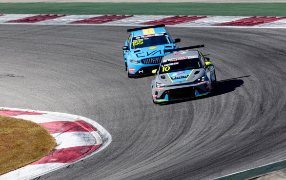 Viktor Andersson lyckades hålla konkurrenterna bakom sig med sin CUPRA Leon VZ TCR.