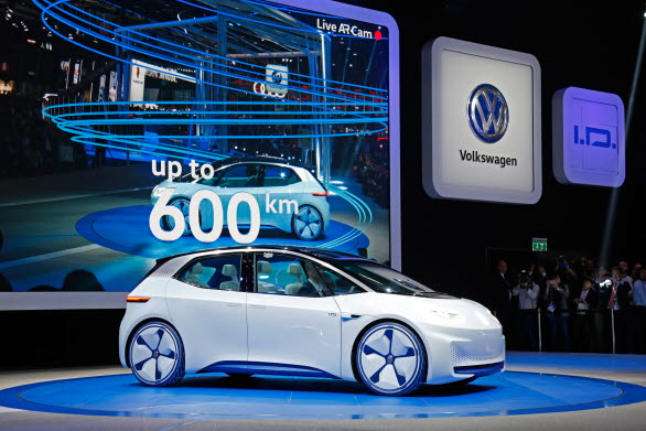 I.D. är namnet på första bilen ut i Volkswagens helt nya utbud av innovativa elbilar med lång räckvidd. Konceptbilen har nu världspremiär på bilsalongen i Paris. Elmotorn i I.D. har en effekt på 170 hk och räckvidden ligger på 400-600 km. 