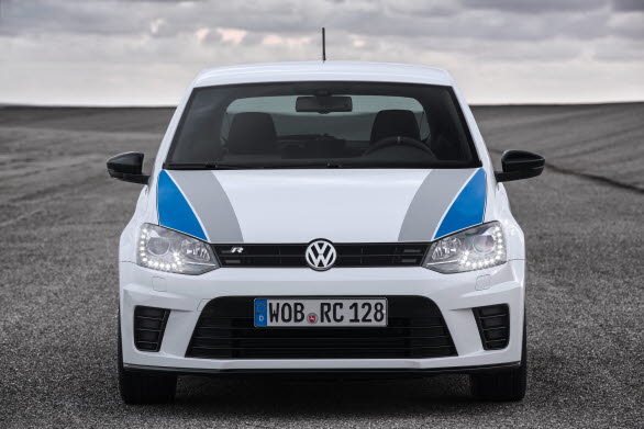 Gatversionen av Polo R WRC är tredörrars, framhjulsdriven, manuellt växlad och lackerad i Pure White med speciell WRC-dekor. 