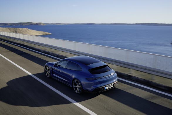 Från stillastående accelererar Taycan Turbo S Sport Turismo från 0-100 km/tim på bara 2,8 sekunder och toppfarten är 260 km/tim.