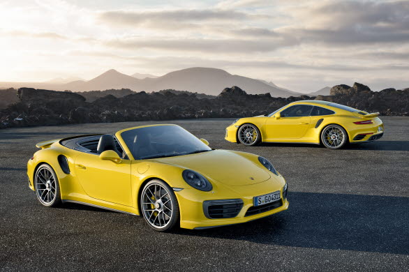 Toppmodellen Porsche 911 Turbo kommer redan från start att finnas både som Coupé och Cabriolet.