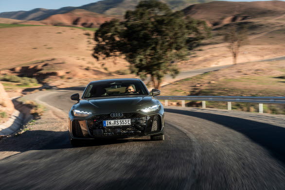 Nya Audi RS 5 i ett första test i Marocko