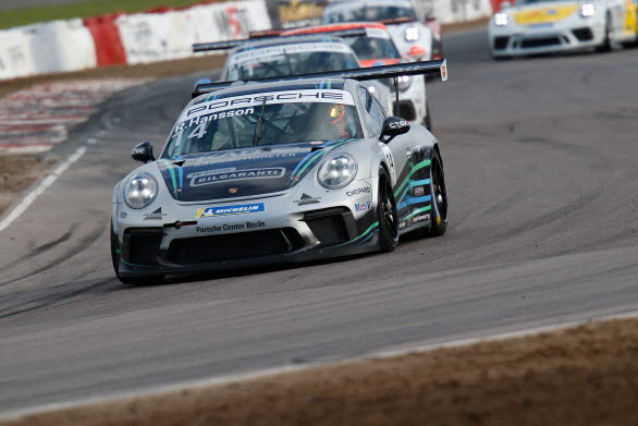 22-årige Robin Hansson (Fragus Motorsport) från Göteborg har varit en av de tongivande förarna i svensk racing under de senaste åren. På sin väg mot andraplatsen i Porsche Carrera Cup Scandinavia 2019 satte han även flest antal snabbaste racevarv och fick ta emot seriens prestigefyllda Fastest Lap Award.