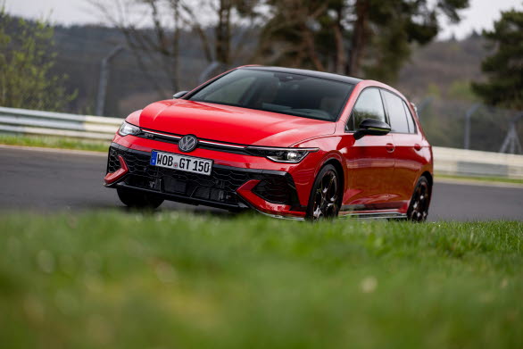 Golf GTI är en av världens mest framgångsrika kompakta sportbilar. Hittills har över 2,5 miljoner exemplar sålts världen över. År 2026 firar Golf GTI sitt 50-årsjubileum.