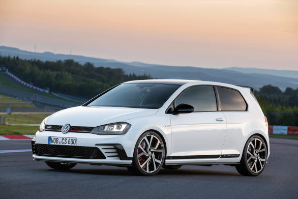 I år fyller ikonen bland sportiga kompaktbilar – Golf GTI – 40 år. Volkswagen firar denna historiska händelse med en extra sportig specialmodell: nya Golf GTI Clubsport. 