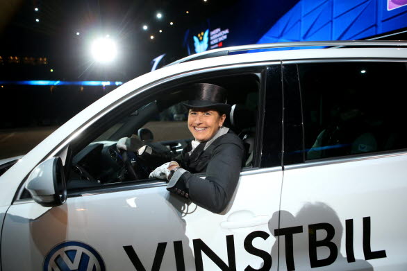 Tinne Vilhelmson Silfven är lycklig över sin bilvinst. (Foto: Roland Thunholm)