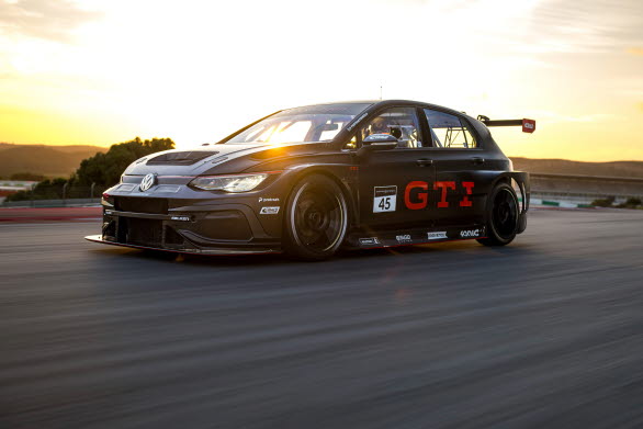 Två Golf GTI Clubsport 24 h-bilar ställer upp i årets 24-timmars på Nürburgring.