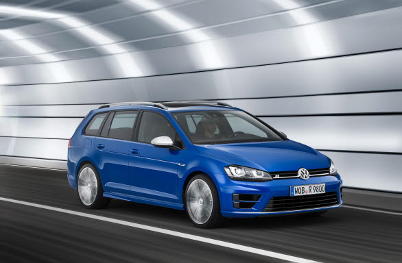 För kördynamiken svarar ett R-sportchassi där markfrigången har sänkts med 20 mm, det innovativa och progressiva styrsystemet ”Servotronic Sport” samt ”ESC Sport” – där den elektroniska stabiliseringskontrollen kan kopplas ur helt vid exempelvis körning på bana. 