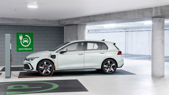 Båda dessa versioner är utrustade med ett 13 kWh-batteri som gör det möjligt att köra långt på el för att på så sätt göra Golf temporärt utsläppsfri.